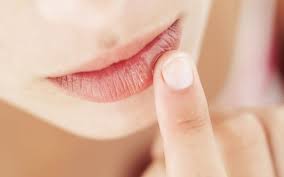 Những nguyên nhân khiến môi khô